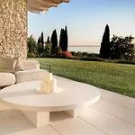 F Villa